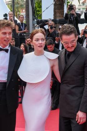 CELEBRITES : 78 eme Festival de Cannes Tapis rouge 2025 - 16 05 2025 CANNES, FRANCE - MAY 16: Emma Stone and Pedro Pascal attend the Eddington red carpet at the 78th annual Cannes Film Festival at Palais des Festivals on May 16, 2025 in Cannes, France.  Copyright: xLUCAxCUTOLOx