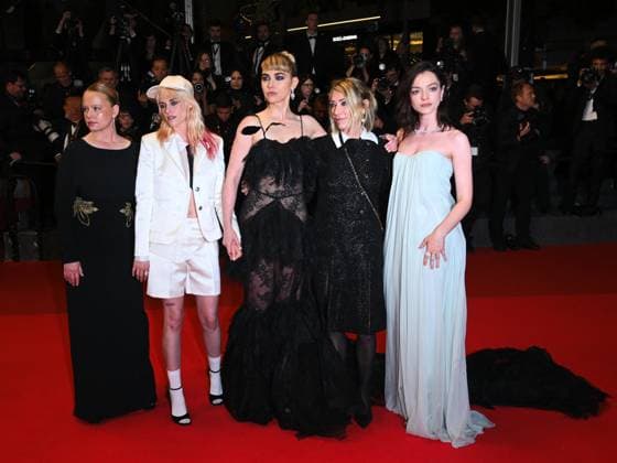 Cannes, 78th Cannes Film Festival 2025 - Evening 4 - Red Carpet of the Film Bono: Stories of Surrender Cannes, 78th Cannes Film Festival 2025 - Evening 4 - Red Carpet of the Film Bono: Stories of Surrender . In the Photo Esmé Creed-Miles, Kristen Stewart, Imogen Poots, Kim Gordon and Thora Birch Cannes France  Copyright: xIPA ABACAx