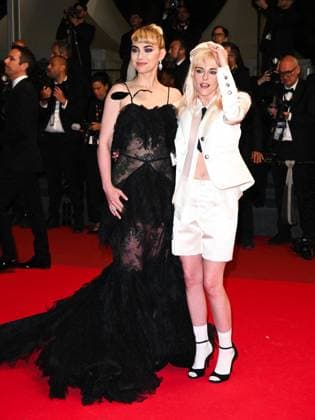Cannes, 78th Cannes Film Festival 2025 - Evening 4 - Red Carpet of the Film Bono: Stories of Surrender Cannes, 78th Cannes Film Festival 2025 - Evening 4 - Red Carpet of the Film Bono: Stories of Surrender . In the Photo Kristen Stewart, Imogen Poots Cannes France  Copyright: xIPA ABACAx