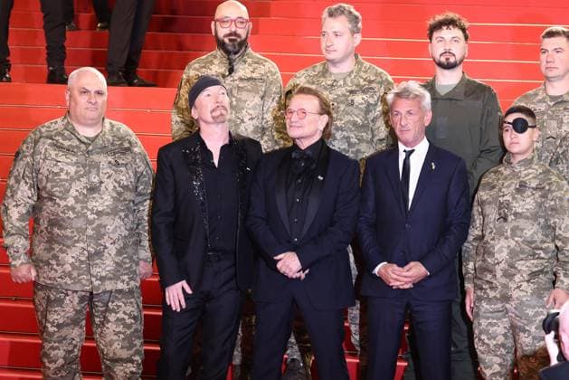 Cannes Bono Stories Of Surrender Screening JD Bono, The Edge and Sean Penn attending the screening of Bono Stories Of Surrender in Cannes, France on May 16, 2025, as part of the 78th Cannes Film Festival. Photo by Jerome Domine ABACAPRESS.COM Cannes France  Copyright: xDominexJerome ABACAx