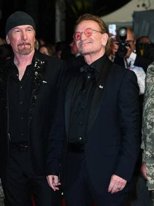 Cannes, 78th Cannes Film Festival 2025 - Evening 4 - Sean Penn with Ukrainian soldiers on the Red Carpet of his friend Bono Vox Cannes, 78th Cannes Film Festival 2025 - Evening 4 - Red Carpet of the Film Bono: Stories of Surrender . In the Photo Bono the Ukrainian Soldiers and Sean Penn Cannes France  Copyright: xIPA ABACAx