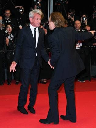 Cannes, 78th Cannes Film Festival 2025 - Evening 4 - Sean Penn with Ukrainian soldiers on the Red Carpet of his friend Bono Vox Cannes, 78th Cannes Film Festival 2025 - Evening 4 - Red Carpet of the Film Bono: Stories of Surrender . In the Photo Bono the Ukrainian Soldiers and Sean Penn Cannes France  Copyright: xIPA ABACAx