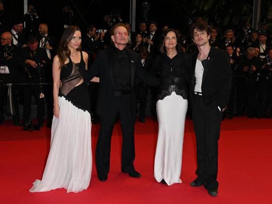 Cannes, 78th Cannes Film Festival 2025 - Evening 4 - Red Carpet of the Film Bono: Stories of Surrender Cannes, 78th Cannes Film Festival 2025 - Evening 4 - Red Carpet of the Film Bono: Stories of Surrender . In the Photo Bono Vox with his wife Ali Hewson and children Ali Hewson, Elijah Hewson Cannes France  Copyright: xIPA ABACAx
