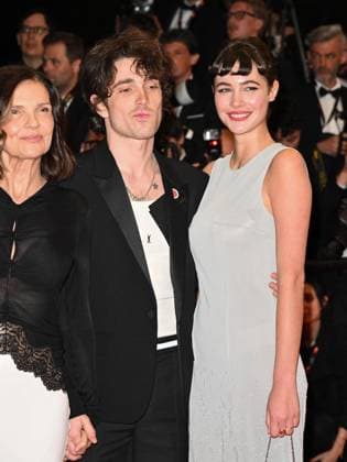 Cannes, 78th Cannes Film Festival 2025 - Evening 4 - Red Carpet of the Film Bono: Stories of Surrender Cannes, 78th Cannes Film Festival 2025 - Evening 4 - Red Carpet of the Film Bono: Stories of Surrender . In the Photo Elijah Hewson and Gracie Burns Cannes France  Copyright: xIPA ABACAx