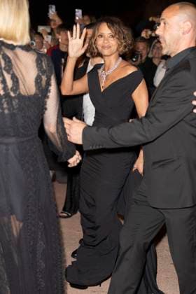 Cannes Guest to Chopard Trophy at the 78th annual Cannes Film Festival MP Halle Berry arrives to the Chopard Trophy at the 78th annual Cannes Film Festival at Carlton Beach on May 16, 2025 in Cannes, France. Photo by Marco Piovanotto ABACAPRESS.COM  Copyright: xPiovanottoxMarco ABACAx