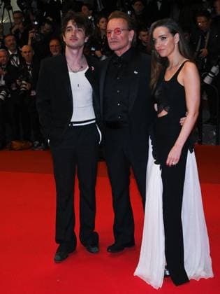 Cannes, 78th Cannes Film Festival 2025 - Evening 4 - Red Carpet of the Film Bono: Stories of Surrender Cannes, 78th Cannes Film Festival 2025 - Evening 4 - Red Carpet of the Film Bono: Stories of Surrender . In the Photo Bono Vox with his children Ali Hewson, Elijah Hewson Cannes France  Copyright: xIPA ABACAx