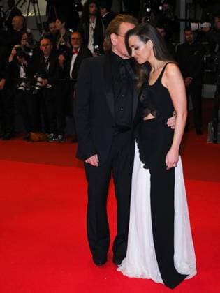 Cannes, 78th Cannes Film Festival 2025 - Evening 4 - Red Carpet of the Film Bono: Stories of Surrender Cannes, 78th Cannes Film Festival 2025 - Evening 4 - Red Carpet of the Film Bono: Stories of Surrender . In the Photo Bono Vox with his daughter Eve Hewson Cannes France  Copyright: xIPA ABACAx