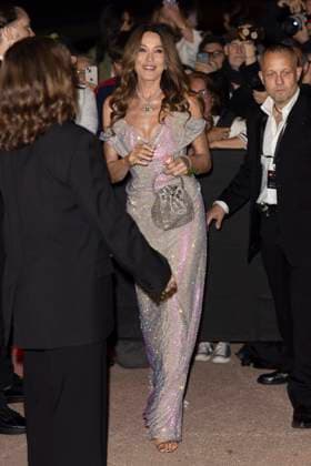 Cannes Guest to Chopard Trophy at the 78th annual Cannes Film Festival MP Carla Bruni arrives to the Chopard Trophy at the 78th annual Cannes Film Festival at Carlton Beach on May 16, 2025 in Cannes, France. Photo by Marco Piovanotto ABACAPRESS.COM  Copyright: xPiovanottoxMarco ABACAx