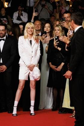 M Montée des marches du film Bono Stories of Surrender lors du 78ème Festival International du Film de Cannes Kristen Stewart, Esmé Creed Miles, Kim Gordon Montée des marches du film Bono Stories of Surrender lors du 78ème Festival International du Film de Cannes, au Palais des Festivals à Cannes Le 16 mai 2025 Jacovides Moreau Bestimage Red carpet for the movie Bono Stories of Surrender during the 78th Cannes International Film Festival at the Palais des Festivals in Cannes, France On may 16th 2025 Cannes France  Copyright: xJACOVIDES-MOREAUx xBESTIMAGExJACOVIDES-MOREAUx xBESTIMAGEx