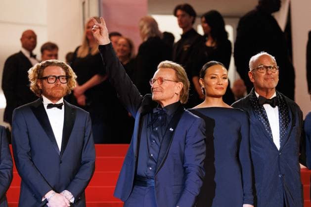 M Montée des marches du film Bono Stories of Surrender lors du 78ème Festival International du Film de Cannes Guest, Bono, Kelly McNamara, Jon Kamen Montée des marches du film Bono Stories of Surrender lors du 78ème Festival International du Film de Cannes, au Palais des Festivals à Cannes Le 16 mai 2025 Jacovides Moreau Bestimage Red carpet for the movie Bono Stories of Surrender during the 78th Cannes International Film Festival at the Palais des Festivals in Cannes, France On may 16th 2025 Cannes France  Copyright: xJACOVIDES-MOREAUx xBESTIMAGExJACOVIDES-MOREAUx xBESTIMAGEx