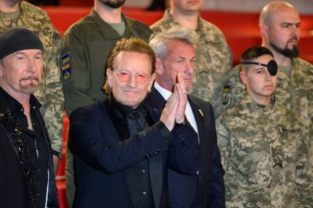 Cannes Bono Stories of Surrender Red Carpet NG Sean Penn, Bono and The Edge attending the ‘Bono Stories of Surrender’ Screening and Red Carpet at Palais Des Festivals in Cannes, France on May 16 2025 as part of the 78th Cannes Film Festival. Photo by Nicolas Genin ABACAPRESS.COM Cannes France  Copyright: xGeninxNicolas ABACAx