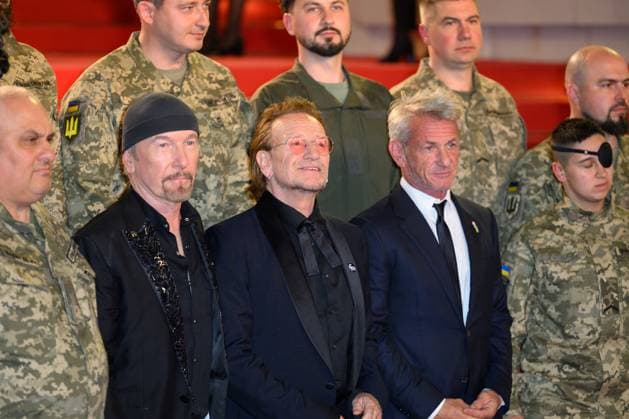 Cannes Bono Stories of Surrender Red Carpet NG Sean Penn, Bono and The Edge attending the ‘Bono Stories of Surrender’ Screening and Red Carpet at Palais Des Festivals in Cannes, France on May 16 2025 as part of the 78th Cannes Film Festival. Photo by Nicolas Genin ABACAPRESS.COM Cannes France  Copyright: xGeninxNicolas ABACAx