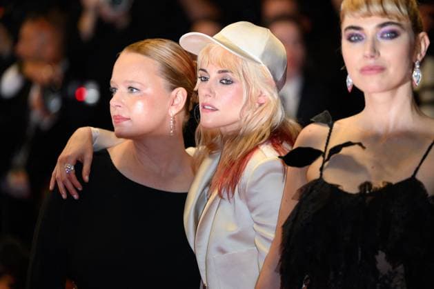 Cannes Bono Stories of Surrender Red Carpet NG Imogen Poots and Kristen Stewart attending the ‘Bono Stories of Surrender’ Screening and Red Carpet at Palais Des Festivals in Cannes, France on May 16 2025 as part of the 78th Cannes Film Festival. Photo by Nicolas Genin ABACAPRESS.COM Cannes France  Copyright: xGeninxNicolas ABACAx