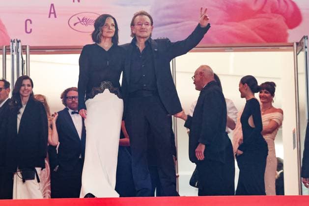 J Descente des marches du film Bono Stories of Surrender lors du 78ème Festival International du Film de Cannes Bono et sa femme Ali Hewson Descente des marches du film Bono Stories of Surrender lors du 78ème Festival International du Film de Cannes, au Palais des Festivals à Cannes On may 16th 2025 Jacovides Moreau Bestimage People leaving the red carpet for the movie Bono Stories of Surrender during the 78th Cannes International Film Festival at the Palais des Festivals in Cannes, France On may 16th 2025 Cannes France  Copyright: xJACOVIDES-MOREAUx xBESTIMAGExJACOVIDES-MOREAUx xBESTIMAGEx