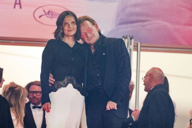 J Descente des marches du film Bono Stories of Surrender lors du 78ème Festival International du Film de Cannes Bono et sa femme Ali Hewson Descente des marches du film Bono Stories of Surrender lors du 78ème Festival International du Film de Cannes, au Palais des Festivals à Cannes On may 16th 2025 Jacovides Moreau Bestimage People leaving the red carpet for the movie Bono Stories of Surrender during the 78th Cannes International Film Festival at the Palais des Festivals in Cannes, France On may 16th 2025 Cannes France  Copyright: xJACOVIDES-MOREAUx xBESTIMAGExJACOVIDES-MOREAUx xBESTIMAGEx