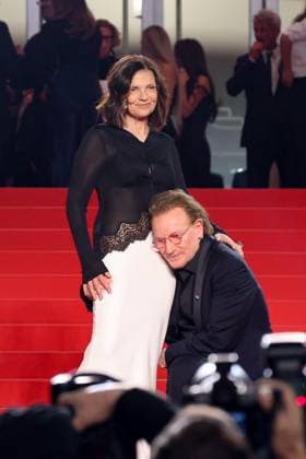 J Descente des marches du film Bono Stories of Surrender lors du 78ème Festival International du Film de Cannes Bono et sa femme Ali Hewson Descente des marches du film Bono Stories of Surrender lors du 78ème Festival International du Film de Cannes, au Palais des Festivals à Cannes On may 16th 2025 Jacovides Moreau Bestimage People leaving the red carpet for the movie Bono Stories of Surrender during the 78th Cannes International Film Festival at the Palais des Festivals in Cannes, France On may 16th 2025 Cannes France  Copyright: xJACOVIDES-MOREAUx xBESTIMAGExJACOVIDES-MOREAUx xBESTIMAGEx
