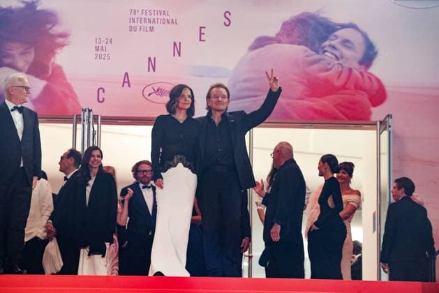 J Descente des marches du film Bono Stories of Surrender lors du 78ème Festival International du Film de Cannes Bono et sa femme Ali Hewson Descente des marches du film Bono Stories of Surrender lors du 78ème Festival International du Film de Cannes, au Palais des Festivals à Cannes On may 16th 2025 Jacovides Moreau Bestimage People leaving the red carpet for the movie Bono Stories of Surrender during the 78th Cannes International Film Festival at the Palais des Festivals in Cannes, France On may 16th 2025 Cannes France  Copyright: xJACOVIDES-MOREAUx xBESTIMAGExJACOVIDES-MOREAUx xBESTIMAGEx