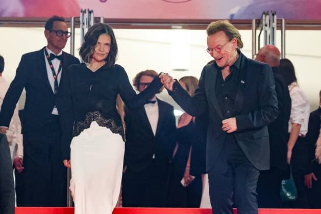 J Descente des marches du film Bono Stories of Surrender lors du 78ème Festival International du Film de Cannes Bono et sa femme Ali Hewson Descente des marches du film Bono Stories of Surrender lors du 78ème Festival International du Film de Cannes, au Palais des Festivals à Cannes On may 16th 2025 Jacovides Moreau Bestimage People leaving the red carpet for the movie Bono Stories of Surrender during the 78th Cannes International Film Festival at the Palais des Festivals in Cannes, France On may 16th 2025 Cannes France  Copyright: xJACOVIDES-MOREAUx xBESTIMAGExJACOVIDES-MOREAUx xBESTIMAGEx