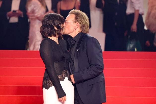 J Descente des marches du film Bono Stories of Surrender lors du 78ème Festival International du Film de Cannes Bono et sa femme Ali Hewson Descente des marches du film Bono Stories of Surrender lors du 78ème Festival International du Film de Cannes, au Palais des Festivals à Cannes On may 16th 2025 Jacovides Moreau Bestimage People leaving the red carpet for the movie Bono Stories of Surrender during the 78th Cannes International Film Festival at the Palais des Festivals in Cannes, France On may 16th 2025 Cannes France  Copyright: xJACOVIDES-MOREAUx xBESTIMAGExJACOVIDES-MOREAUx xBESTIMAGEx