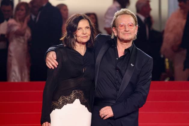 J Descente des marches du film Bono Stories of Surrender lors du 78ème Festival International du Film de Cannes Bono et sa femme Ali Hewson Descente des marches du film Bono Stories of Surrender lors du 78ème Festival International du Film de Cannes, au Palais des Festivals à Cannes On may 16th 2025 Jacovides Moreau Bestimage People leaving the red carpet for the movie Bono Stories of Surrender during the 78th Cannes International Film Festival at the Palais des Festivals in Cannes, France On may 16th 2025 Cannes France  Copyright: xJACOVIDES-MOREAUx xBESTIMAGExJACOVIDES-MOREAUx xBESTIMAGEx