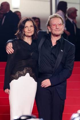 J Descente des marches du film Bono Stories of Surrender lors du 78ème Festival International du Film de Cannes Bono et sa femme Ali Hewson Descente des marches du film Bono Stories of Surrender lors du 78ème Festival International du Film de Cannes, au Palais des Festivals à Cannes On may 16th 2025 Jacovides Moreau Bestimage People leaving the red carpet for the movie Bono Stories of Surrender during the 78th Cannes International Film Festival at the Palais des Festivals in Cannes, France On may 16th 2025 Cannes France  Copyright: xJACOVIDES-MOREAUx xBESTIMAGExJACOVIDES-MOREAUx xBESTIMAGEx