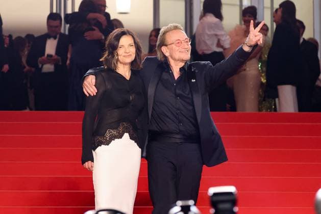J Descente des marches du film Bono Stories of Surrender lors du 78ème Festival International du Film de Cannes Bono et sa femme Ali Hewson Descente des marches du film Bono Stories of Surrender lors du 78ème Festival International du Film de Cannes, au Palais des Festivals à Cannes On may 16th 2025 Jacovides Moreau Bestimage People leaving the red carpet for the movie Bono Stories of Surrender during the 78th Cannes International Film Festival at the Palais des Festivals in Cannes, France On may 16th 2025 Cannes France  Copyright: xJACOVIDES-MOREAUx xBESTIMAGExJACOVIDES-MOREAUx xBESTIMAGEx