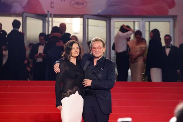 J Descente des marches du film Bono Stories of Surrender lors du 78ème Festival International du Film de Cannes Bono et sa femme Ali Hewson Descente des marches du film Bono Stories of Surrender lors du 78ème Festival International du Film de Cannes, au Palais des Festivals à Cannes On may 16th 2025 Jacovides Moreau Bestimage People leaving the red carpet for the movie Bono Stories of Surrender during the 78th Cannes International Film Festival at the Palais des Festivals in Cannes, France On may 16th 2025 Cannes France  Copyright: xJACOVIDES-MOREAUx xBESTIMAGExJACOVIDES-MOREAUx xBESTIMAGEx