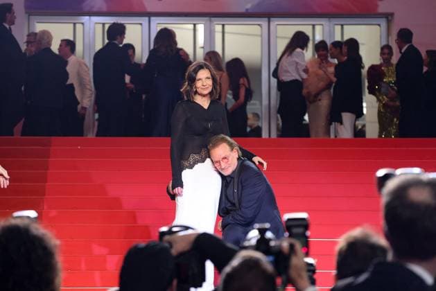J Descente des marches du film Bono Stories of Surrender lors du 78ème Festival International du Film de Cannes Bono et sa femme Ali Hewson Descente des marches du film Bono Stories of Surrender lors du 78ème Festival International du Film de Cannes, au Palais des Festivals à Cannes On may 16th 2025 Jacovides Moreau Bestimage People leaving the red carpet for the movie Bono Stories of Surrender during the 78th Cannes International Film Festival at the Palais des Festivals in Cannes, France On may 16th 2025 Cannes France  Copyright: xJACOVIDES-MOREAUx xBESTIMAGExJACOVIDES-MOREAUx xBESTIMAGEx