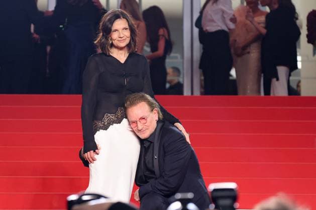 J Descente des marches du film Bono Stories of Surrender lors du 78ème Festival International du Film de Cannes Bono et sa femme Ali Hewson Descente des marches du film Bono Stories of Surrender lors du 78ème Festival International du Film de Cannes, au Palais des Festivals à Cannes On may 16th 2025 Jacovides Moreau Bestimage People leaving the red carpet for the movie Bono Stories of Surrender during the 78th Cannes International Film Festival at the Palais des Festivals in Cannes, France On may 16th 2025 Cannes France  Copyright: xJACOVIDES-MOREAUx xBESTIMAGExJACOVIDES-MOREAUx xBESTIMAGEx