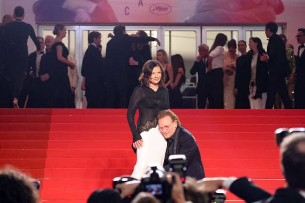 J Descente des marches du film Bono Stories of Surrender lors du 78ème Festival International du Film de Cannes Bono et sa femme Ali Hewson Descente des marches du film Bono Stories of Surrender lors du 78ème Festival International du Film de Cannes, au Palais des Festivals à Cannes On may 16th 2025 Jacovides Moreau Bestimage People leaving the red carpet for the movie Bono Stories of Surrender during the 78th Cannes International Film Festival at the Palais des Festivals in Cannes, France On may 16th 2025 Cannes France  Copyright: xJACOVIDES-MOREAUx xBESTIMAGExJACOVIDES-MOREAUx xBESTIMAGEx