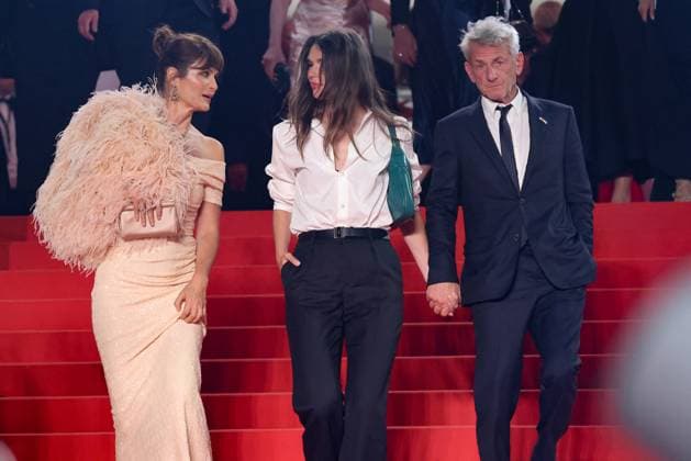 J Descente des marches du film Bono Stories of Surrender lors du 78ème Festival International du Film de Cannes Helena Christensen, Sean Penn et sa compagne Leila George Descente des marches du film Bono Stories of Surrender lors du 78ème Festival International du Film de Cannes, au Palais des Festivals à Cannes Le 16 mai 2025 Jacovides Moreau Bestimage People leaving the red carpet for the movie Bono Stories of Surrender during the 78th Cannes International Film Festival at the Palais des Festivals in Cannes, France On may 16th 2025 Cannes France  Copyright: xJACOVIDES-MOREAUx xBESTIMAGExJACOVIDES-MOREAUx xBESTIMAGEx