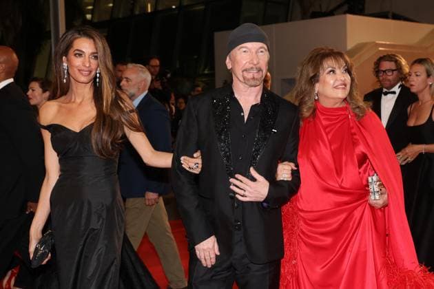 J Descente des marches du film Bono Stories of Surrender lors du 78ème Festival International du Film de Cannes The Edge surrounded by Amal Clooney Amal Alamuddin et de sa mère Baria Alamuddin Descente des marches du film Bono Stories of Surrender lors du 78ème Festival International du Film de Cannes, au Palais des Festivals in Cannes On may 16th 2025 Jacovides Moreau Bestimage People leaving the red carpet for the movie Bono Stories of Surrender during the 78th Cannes International Film Festival at the Palais des Festivals in Cannes, France On may 16th 2025 Cannes France  Copyright: xJACOVIDES-MOREAUx xBESTIMAGExJACOVIDES-MOREAUx xBESTIMAGEx