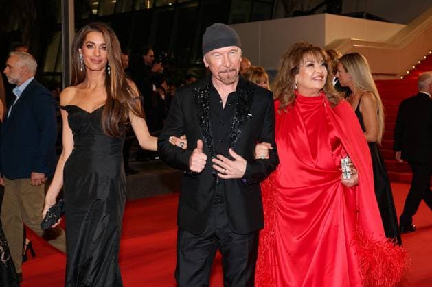 J Descente des marches du film Bono Stories of Surrender lors du 78ème Festival International du Film de Cannes The Edge surrounded by Amal Clooney Amal Alamuddin et de sa mère Baria Alamuddin Descente des marches du film Bono Stories of Surrender lors du 78ème Festival International du Film de Cannes, au Palais des Festivals in Cannes On may 16th 2025 Jacovides Moreau Bestimage People leaving the red carpet for the movie Bono Stories of Surrender during the 78th Cannes International Film Festival at the Palais des Festivals in Cannes, France On may 16th 2025 Cannes France  Copyright: xJACOVIDES-MOREAUx xBESTIMAGExJACOVIDES-MOREAUx xBESTIMAGEx