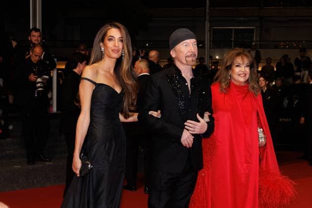 M Descente des marches du film Bono Stories of Surrender lors du 78ème Festival International du Film de Cannes The Edge surrounded by Amal Clooney Amal Alamuddin et de sa mère Baria Alamuddin Descente des marches du film Bono Stories of Surrender lors du 78ème Festival International du Film de Cannes, au Palais des Festivals in Cannes On may 16th 2025 Jacovides Moreau Bestimage People leaving the red carpet for the movie Bono Stories of Surrender during the 78th Cannes International Film Festival at the Palais des Festivals in Cannes, France On may 16th 2025 Cannes France  Copyright: xJACOVIDES-MOREAUx xBESTIMAGExJACOVIDES-MOREAUx xBESTIMAGEx