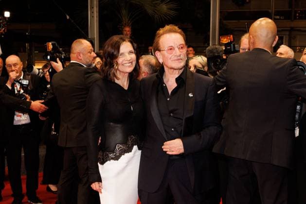 M Descente des marches du film Bono Stories of Surrender lors du 78ème Festival International du Film de Cannes Bono et sa femme Ali Hewson Descente des marches du film Bono Stories of Surrender lors du 78ème Festival International du Film de Cannes, au Palais des Festivals à Cannes On may 16th 2025 Jacovides Moreau Bestimage People leaving the red carpet for the movie Bono Stories of Surrender during the 78th Cannes International Film Festival at the Palais des Festivals in Cannes, France On may 16th 2025 Cannes France  Copyright: xJACOVIDES-MOREAUx xBESTIMAGExJACOVIDES-MOREAUx xBESTIMAGEx