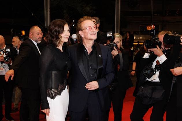 M Descente des marches du film Bono Stories of Surrender lors du 78ème Festival International du Film de Cannes Bono et sa femme Ali Hewson Descente des marches du film Bono Stories of Surrender lors du 78ème Festival International du Film de Cannes, au Palais des Festivals à Cannes On may 16th 2025 Jacovides Moreau Bestimage People leaving the red carpet for the movie Bono Stories of Surrender during the 78th Cannes International Film Festival at the Palais des Festivals in Cannes, France On may 16th 2025 Cannes France  Copyright: xJACOVIDES-MOREAUx xBESTIMAGExJACOVIDES-MOREAUx xBESTIMAGEx