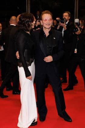 M Descente des marches du film Bono Stories of Surrender lors du 78ème Festival International du Film de Cannes Bono et sa femme Ali Hewson Descente des marches du film Bono Stories of Surrender lors du 78ème Festival International du Film de Cannes, au Palais des Festivals à Cannes On may 16th 2025 Jacovides Moreau Bestimage People leaving the red carpet for the movie Bono Stories of Surrender during the 78th Cannes International Film Festival at the Palais des Festivals in Cannes, France On may 16th 2025 Cannes France  Copyright: xJACOVIDES-MOREAUx xBESTIMAGExJACOVIDES-MOREAUx xBESTIMAGEx