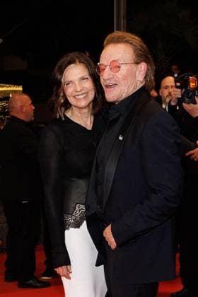M Descente des marches du film Bono Stories of Surrender lors du 78ème Festival International du Film de Cannes Bono et sa femme Ali Hewson Descente des marches du film Bono Stories of Surrender lors du 78ème Festival International du Film de Cannes, au Palais des Festivals à Cannes On may 16th 2025 Jacovides Moreau Bestimage People leaving the red carpet for the movie Bono Stories of Surrender during the 78th Cannes International Film Festival at the Palais des Festivals in Cannes, France On may 16th 2025 Cannes France  Copyright: xJACOVIDES-MOREAUx xBESTIMAGExJACOVIDES-MOREAUx xBESTIMAGEx