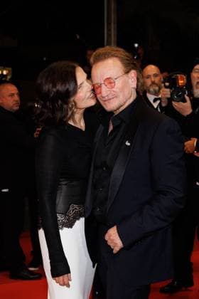 M Descente des marches du film Bono Stories of Surrender lors du 78ème Festival International du Film de Cannes Bono et sa femme Ali Hewson Descente des marches du film Bono Stories of Surrender lors du 78ème Festival International du Film de Cannes, au Palais des Festivals à Cannes On may 16th 2025 Jacovides Moreau Bestimage People leaving the red carpet for the movie Bono Stories of Surrender during the 78th Cannes International Film Festival at the Palais des Festivals in Cannes, France On may 16th 2025 Cannes France  Copyright: xJACOVIDES-MOREAUx xBESTIMAGExJACOVIDES-MOREAUx xBESTIMAGEx