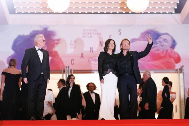 M Descente des marches du film Bono Stories of Surrender lors du 78ème Festival International du Film de Cannes Thierry Frémaux, Bono et sa femme Ali Hewson Descente des marches du film Bono Stories of Surrender lors du 78ème Festival International du Film de Cannes, au Palais des Festivals à Cannes Le 16 mai 2025 Jacovides Moreau Bestimage People leaving the red carpet for the movie Bono Stories of Surrender during the 78th Cannes International Film Festival at the Palais des Festivals in Cannes, France On may 16th 2025 Cannes France  Copyright: xJACOVIDES-MOREAUx xBESTIMAGExJACOVIDES-MOREAUx xBESTIMAGEx