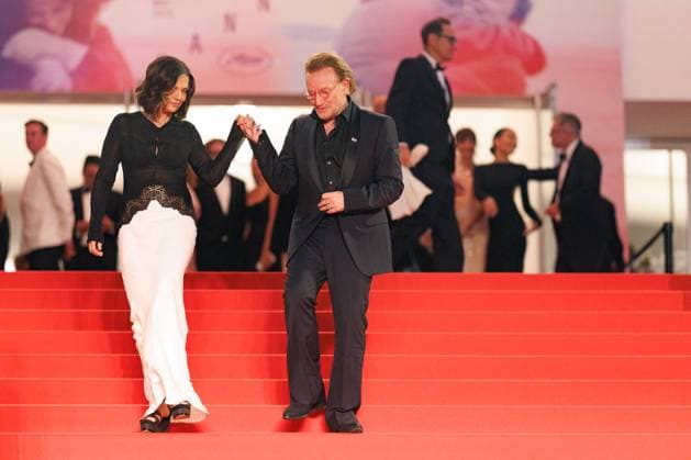 M Descente des marches du film Bono Stories of Surrender lors du 78ème Festival International du Film de Cannes Bono et sa femme Ali Hewson Descente des marches du film Bono Stories of Surrender lors du 78ème Festival International du Film de Cannes, au Palais des Festivals à Cannes On may 16th 2025 Jacovides Moreau Bestimage People leaving the red carpet for the movie Bono Stories of Surrender during the 78th Cannes International Film Festival at the Palais des Festivals in Cannes, France On may 16th 2025 Cannes France  Copyright: xJACOVIDES-MOREAUx xBESTIMAGExJACOVIDES-MOREAUx xBESTIMAGEx
