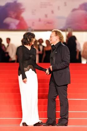 M Descente des marches du film Bono Stories of Surrender lors du 78ème Festival International du Film de Cannes Bono et sa femme Ali Hewson Descente des marches du film Bono Stories of Surrender lors du 78ème Festival International du Film de Cannes, au Palais des Festivals à Cannes On may 16th 2025 Jacovides Moreau Bestimage People leaving the red carpet for the movie Bono Stories of Surrender during the 78th Cannes International Film Festival at the Palais des Festivals in Cannes, France On may 16th 2025 Cannes France  Copyright: xJACOVIDES-MOREAUx xBESTIMAGExJACOVIDES-MOREAUx xBESTIMAGEx