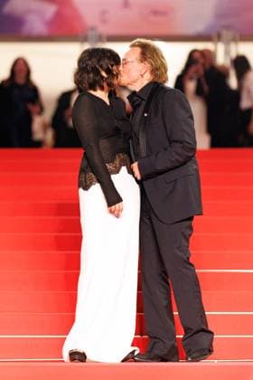 M Descente des marches du film Bono Stories of Surrender lors du 78ème Festival International du Film de Cannes Bono et sa femme Ali Hewson Descente des marches du film Bono Stories of Surrender lors du 78ème Festival International du Film de Cannes, au Palais des Festivals à Cannes On may 16th 2025 Jacovides Moreau Bestimage People leaving the red carpet for the movie Bono Stories of Surrender during the 78th Cannes International Film Festival at the Palais des Festivals in Cannes, France On may 16th 2025 Cannes France  Copyright: xJACOVIDES-MOREAUx xBESTIMAGExJACOVIDES-MOREAUx xBESTIMAGEx