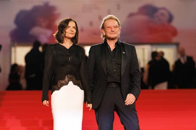M Descente des marches du film Bono Stories of Surrender lors du 78ème Festival International du Film de Cannes Bono et sa femme Ali Hewson Descente des marches du film Bono Stories of Surrender lors du 78ème Festival International du Film de Cannes, au Palais des Festivals à Cannes On may 16th 2025 Jacovides Moreau Bestimage People leaving the red carpet for the movie Bono Stories of Surrender during the 78th Cannes International Film Festival at the Palais des Festivals in Cannes, France On may 16th 2025 Cannes France  Copyright: xJACOVIDES-MOREAUx xBESTIMAGExJACOVIDES-MOREAUx xBESTIMAGEx