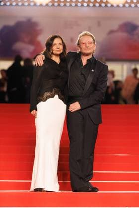 M Descente des marches du film Bono Stories of Surrender lors du 78ème Festival International du Film de Cannes Bono et sa femme Ali Hewson Descente des marches du film Bono Stories of Surrender lors du 78ème Festival International du Film de Cannes, au Palais des Festivals à Cannes On may 16th 2025 Jacovides Moreau Bestimage People leaving the red carpet for the movie Bono Stories of Surrender during the 78th Cannes International Film Festival at the Palais des Festivals in Cannes, France On may 16th 2025 Cannes France  Copyright: xJACOVIDES-MOREAUx xBESTIMAGExJACOVIDES-MOREAUx xBESTIMAGEx