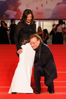 M Descente des marches du film Bono Stories of Surrender lors du 78ème Festival International du Film de Cannes Bono et sa femme Ali Hewson Descente des marches du film Bono Stories of Surrender lors du 78ème Festival International du Film de Cannes, au Palais des Festivals à Cannes On may 16th 2025 Jacovides Moreau Bestimage People leaving the red carpet for the movie Bono Stories of Surrender during the 78th Cannes International Film Festival at the Palais des Festivals in Cannes, France On may 16th 2025 Cannes France  Copyright: xJACOVIDES-MOREAUx xBESTIMAGExJACOVIDES-MOREAUx xBESTIMAGEx