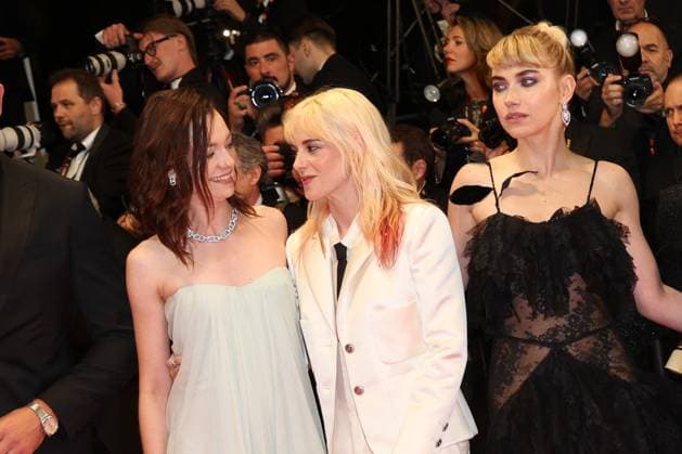 J Montée des marches du film Bono Stories of Surrender lors du 78ème Festival International du Film de Cannes Esmé Creed Miles, Kristen Stewart, Imogen Poots Montée des marches du film Bono Stories of Surrender lors du 78ème Festival International du Film de Cannes, au Palais des Festivals à Cannes Le 16 mai 2025 Jacovides Moreau Bestimage Red carpet for the movie Bono Stories of Surrender during the 78th Cannes International Film Festival at the Palais des Festivals in Cannes, France On may 16th 2025 Cannes France  Copyright: xJACOVIDES-MOREAUx xBESTIMAGExJACOVIDES-MOREAUx xBESTIMAGEx