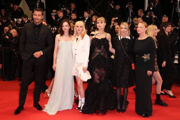 J Montée des marches du film Bono Stories of Surrender lors du 78ème Festival International du Film de Cannes Michael Epp, Esmé Creed Miles, Kristen Stewart, Imogen Poots, Kim Gordon, Thora Birch Montée des marches du film Bono Stories of Surrender lors du 78ème Festival International du Film de Cannes, au Palais des Festivals à Cannes Le 16 mai 2025 Jacovides Moreau Bestimage Red carpet for the movie Bono Stories of Surrender during the 78th Cannes International Film Festival at the Palais des Festivals in Cannes, France On may 16th 2025 Cannes France  Copyright: xJACOVIDES-MOREAUx xBESTIMAGExJACOVIDES-MOREAUx xBESTIMAGEx