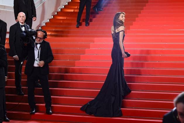J Montée des marches du film Bono Stories of Surrender lors du 78ème Festival International du Film de Cannes Amal Clooney Montée des marches du film Bono Stories of Surrender lors du 78ème Festival International du Film de Cannes, au Palais des Festivals à Cannes On may 16th 2025 Jacovides Moreau Bestimage Red carpet for the movie Bono Stories of Surrender during the 78th Cannes International Film Festival at the Palais des Festivals in Cannes, France On may 16th 2025 Cannes France  Copyright: xJACOVIDES-MOREAUx xBESTIMAGExJACOVIDES-MOREAUx xBESTIMAGEx