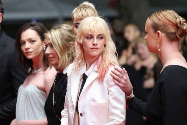 J Montée des marches du film Bono Stories of Surrender lors du 78ème Festival International du Film de Cannes Esmé Creed Miles, Kim Gordon, Imogen Poots, Kristen Stewart, Thora Birch Montée des marches du film Bono Stories of Surrender lors du 78ème Festival International du Film de Cannes, au Palais des Festivals in Cannes On may 16th 2025 Jacovides Moreau Bestimage Red carpet for the movie Bono Stories of Surrender during the 78th Cannes International Film Festival at the Palais des Festivals in Cannes, France On may 16th 2025 Cannes France  Copyright: xJACOVIDES-MOREAUx xBESTIMAGExJACOVIDES-MOREAUx xBESTIMAGEx